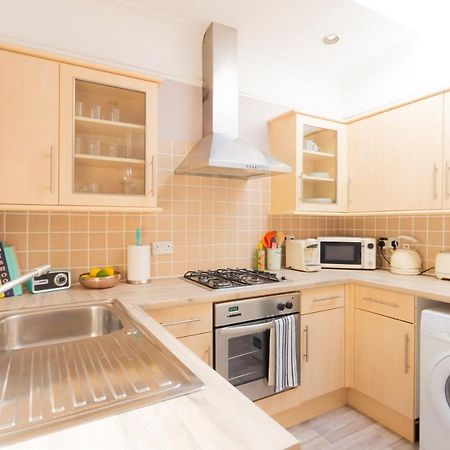 Spacious Split Level Flat In Great Location Portsmouth Bagian luar foto