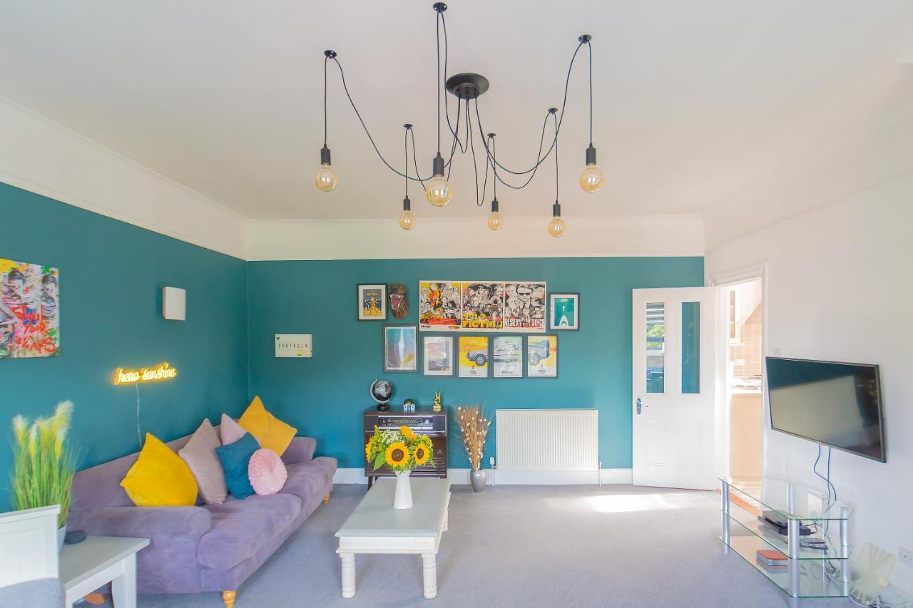 Spacious Split Level Flat In Great Location Portsmouth Bagian luar foto