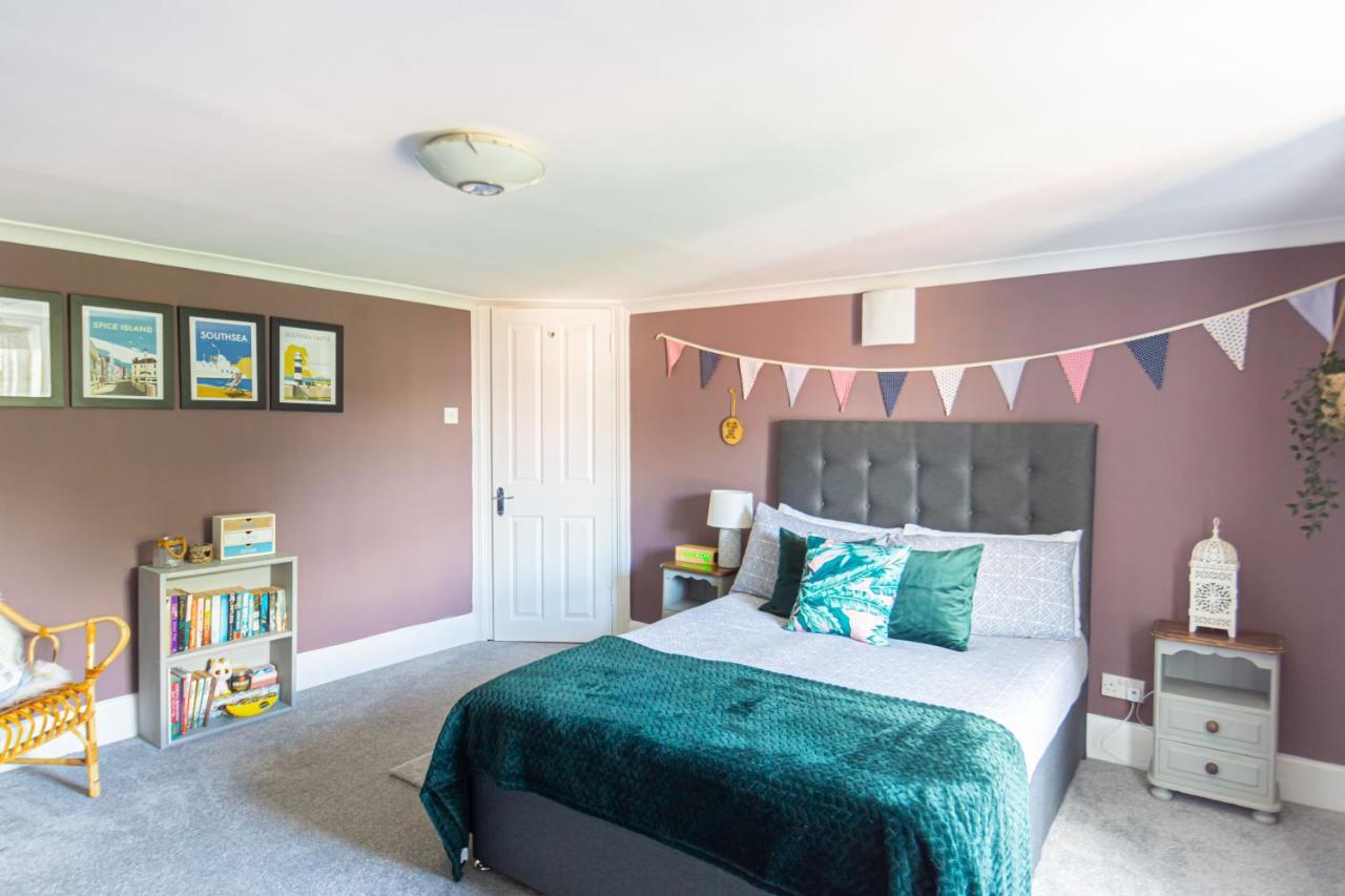 Spacious Split Level Flat In Great Location Portsmouth Bagian luar foto