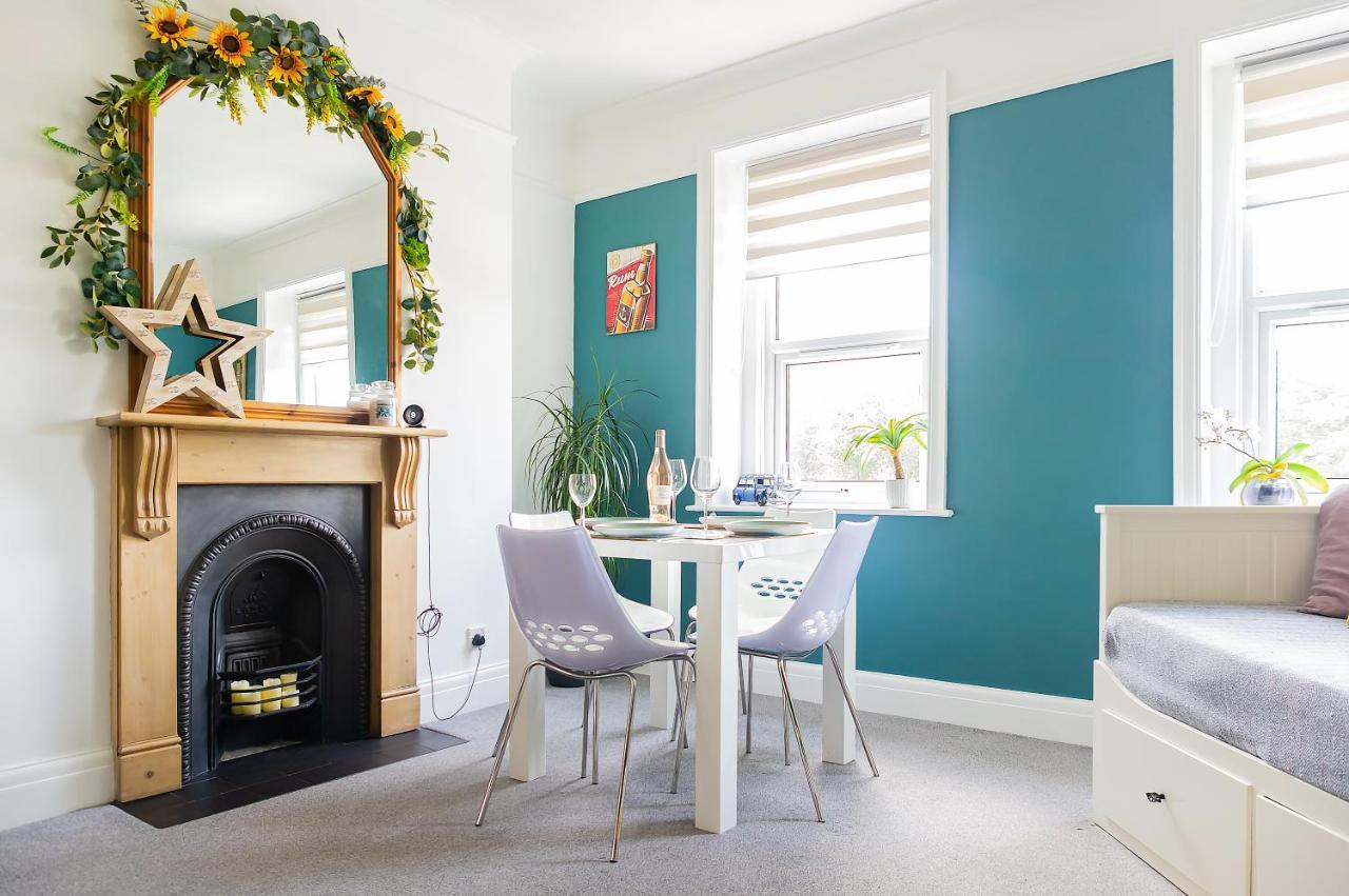 Spacious Split Level Flat In Great Location Portsmouth Bagian luar foto