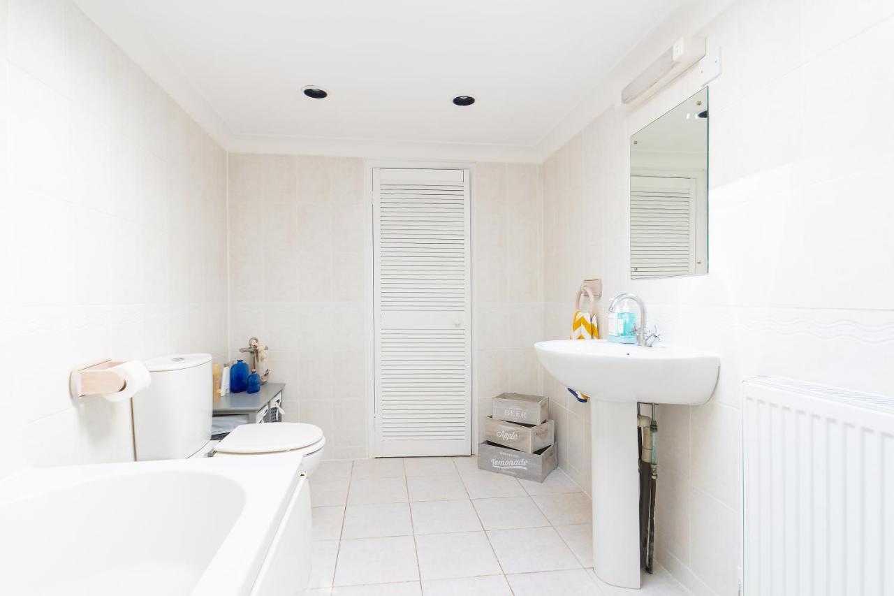 Spacious Split Level Flat In Great Location Portsmouth Bagian luar foto