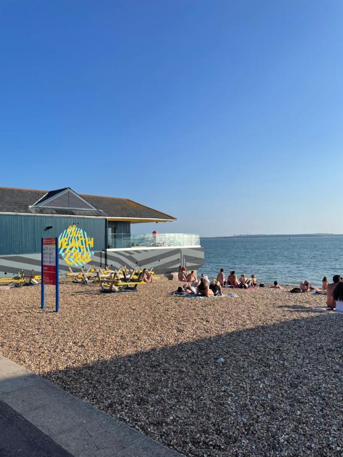 Spacious Split Level Flat In Great Location Portsmouth Bagian luar foto