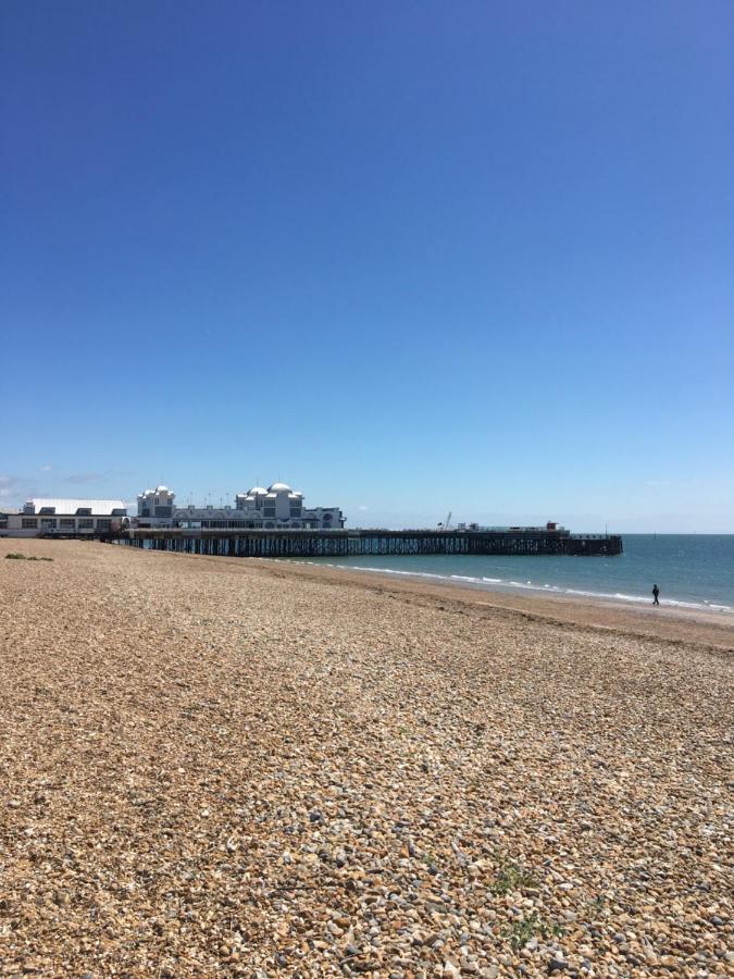 Spacious Split Level Flat In Great Location Portsmouth Bagian luar foto